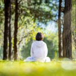 hypnotherapeute-reflexologue-saint_brieuc-broceliande-cotes_d_armor-bretagne-hypnose-hypersensible-therapie-coach-reflexologie-femme-meditation